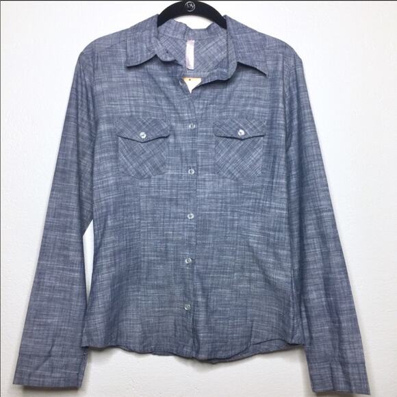Francesca’s Love Notes Denim Chambray Top Size Small - Picture 1 of 6